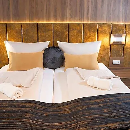 Hotel Grand *